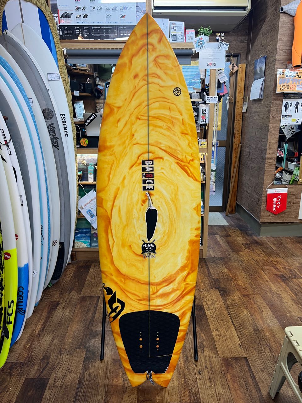 Chilli surfboard PeppaTwin PU 

5’7”x19'1/2"x2'7/16 ” 170cm49.6 x 6.2 29.2ℓ  FCSⅡ FIN無  75点
¥75,000+tax 美品！