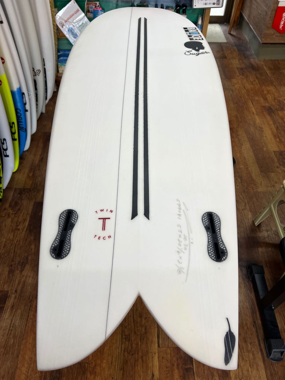 Chilli surfboard TwinTech EPS  
Sugar. Twin
5’6”x20'1/4"x2'3/8 ” 167.6cm51.4 x 6.228.3ℓ  FCSⅡ FIN無  75点
¥75,000+tax