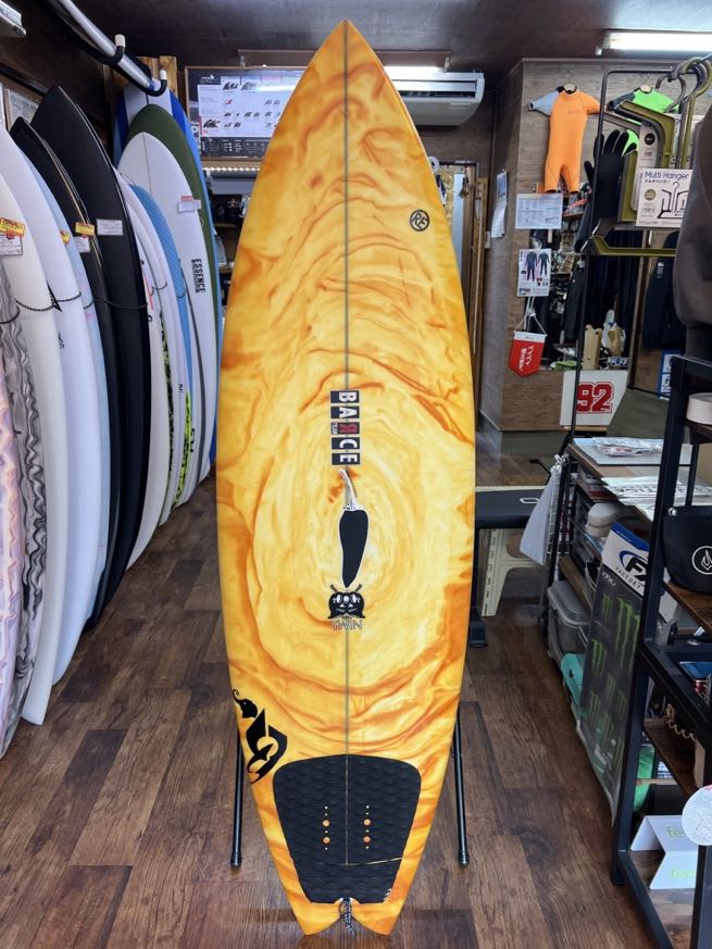 Chilli surfboard
PeppaTwin
PU 
5’7”x19'1/2"x2'7/16 ”
 170cm49.6 x 6.2 
29.2ℓ  FCSⅡ FIN無  75点
¥75,000+tax 美品！