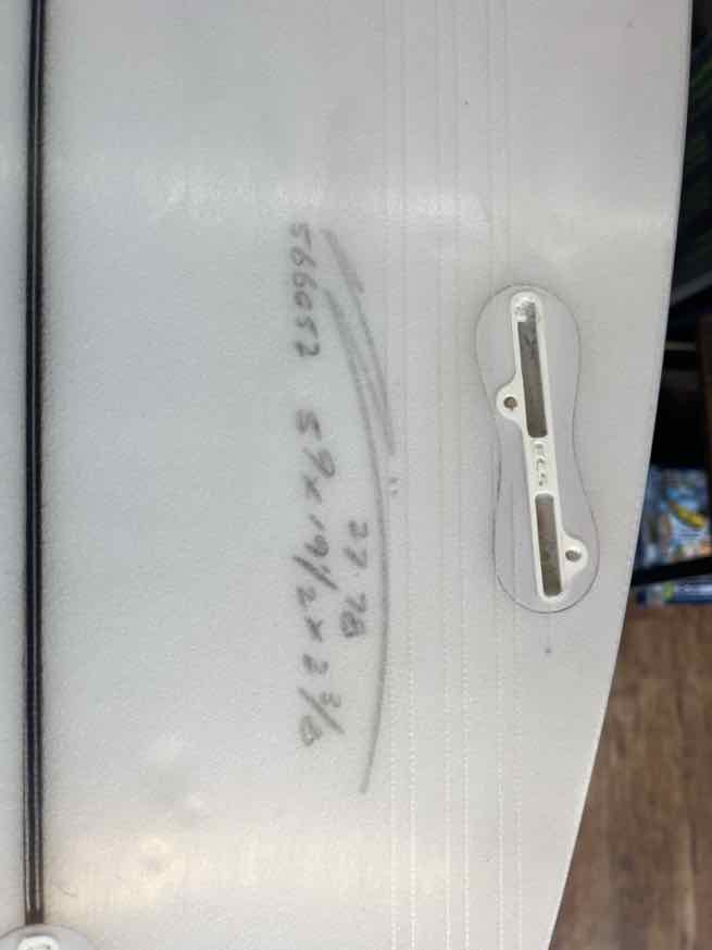 Chilli surfboard Churro PU 

5’9”x19'1/2"x2'3/8 ” 175.2cm49.6 x 6.0 27.7ℓ  FCSⅡ FIN無  35点
¥35,000+tax 美品！