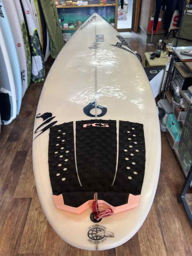JUSTICE surfboard Vanksy GREMLIN ALPU5’9”x19'3/4"x2'7/16”  175.2cm50.2x6.2 29.2ℓ  FCSⅡ   50点 ¥45,000+tax